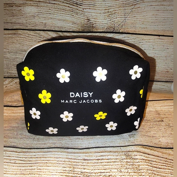 Marc Jacobs Bags Marc Jacobs Daisy Cosmetic Bag Poshmark